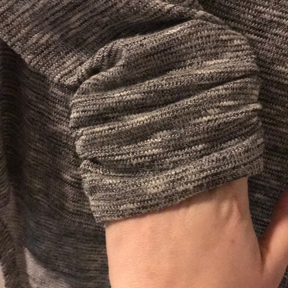 3/4 sleeve split back top - Picture 3 of 5